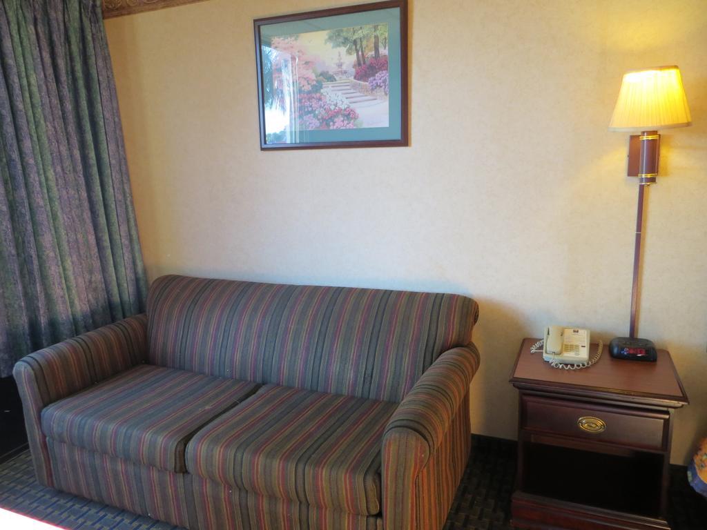 Eurotel Inn Maitland Стая снимка